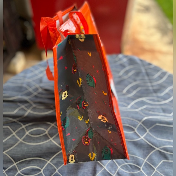 Disney Parks Halloween 2023 Mickey & Friends Reusable Tote Bag NWT - Picture 3 of 4